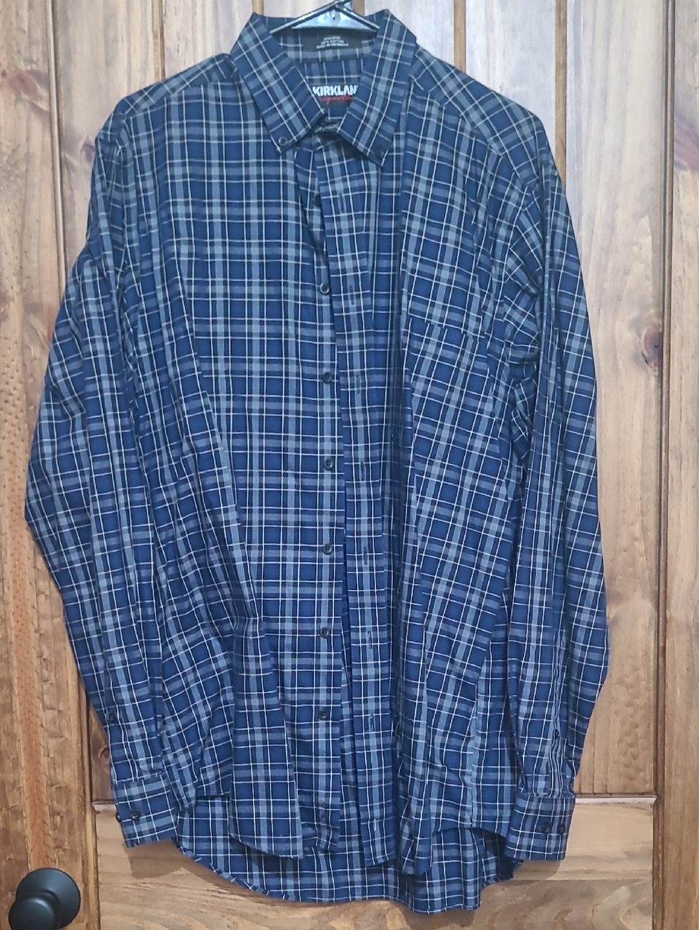 Kirkland Signature Navy, Blsck and White Plaid Long-Sleeve Button-Down Shirt. XL